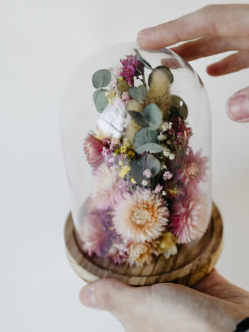 Stolpjes met droogbloemen