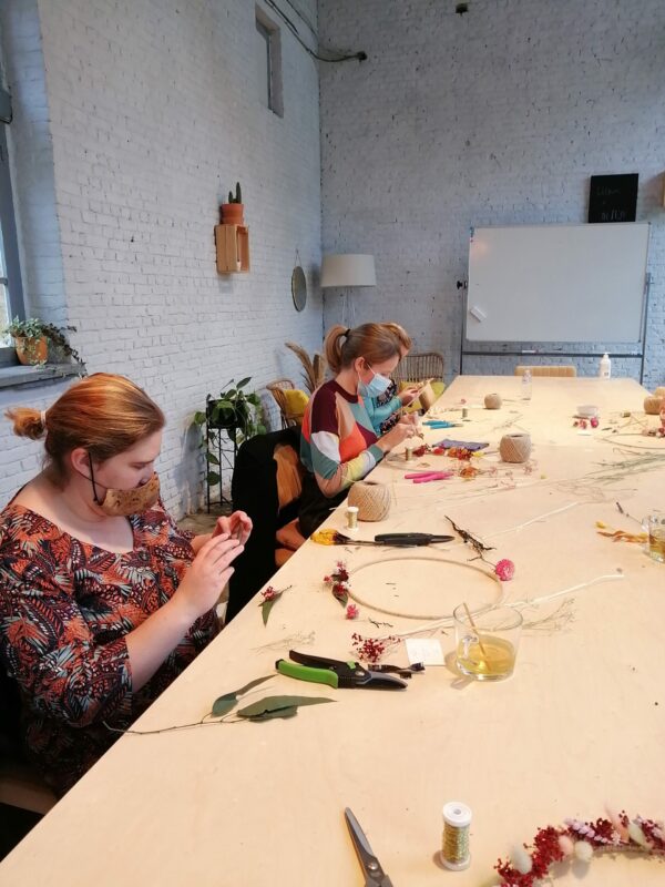 workshop flowerhoop met droogbloemen