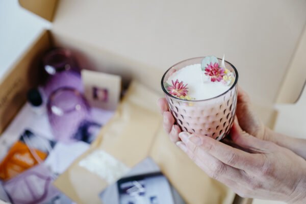 DIY geurkaarsen met droogbloemen