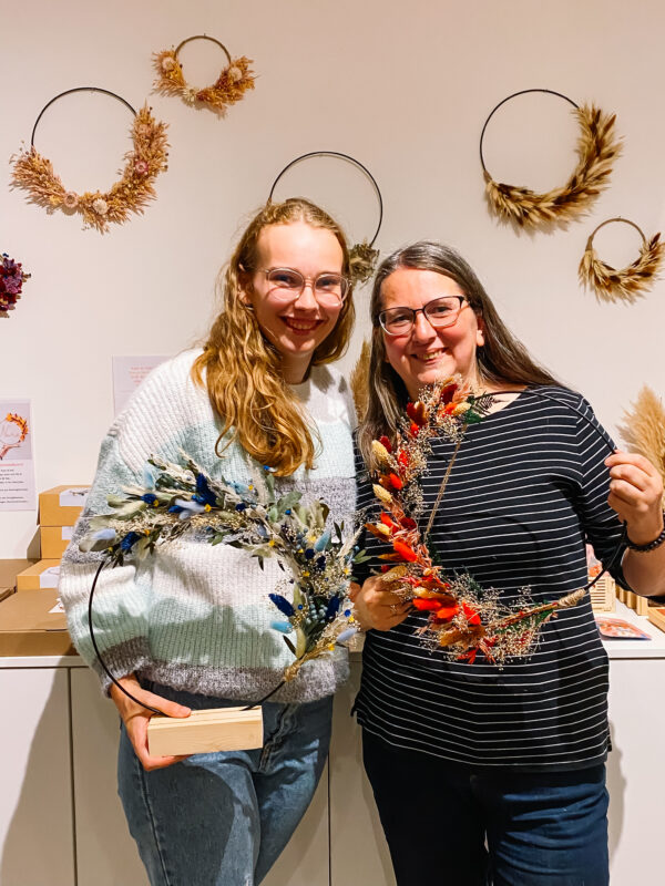 workshop dried floral hoops