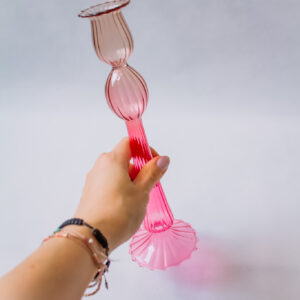 kandelaar in roze glas