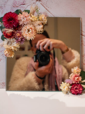 spiegel met droogbloemen
