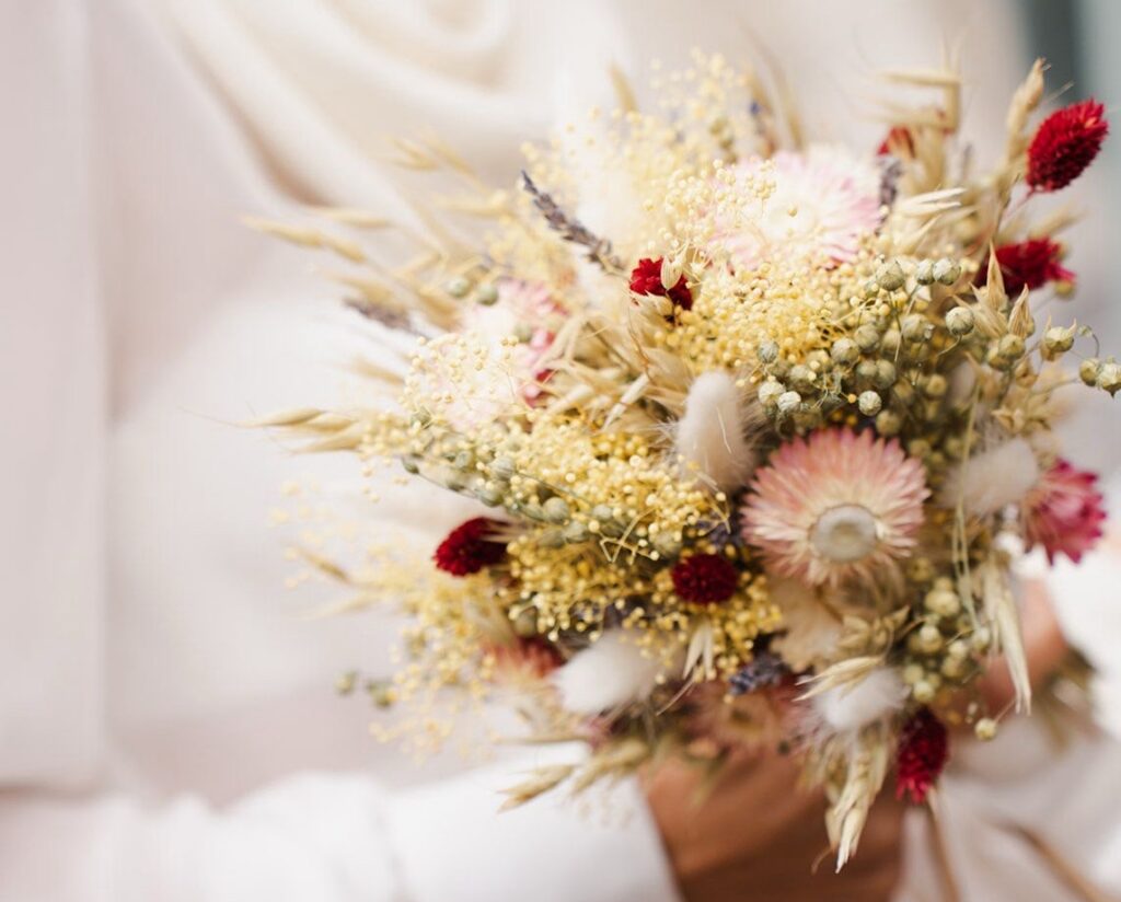 Floral expertise: Bruidsboeket (of rouwboeket) zelf drogen? Lees dit eerst...