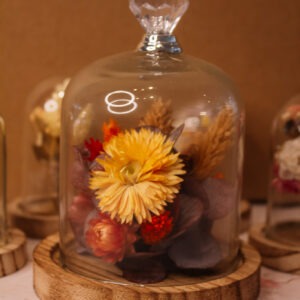 stolp met droogbloemen