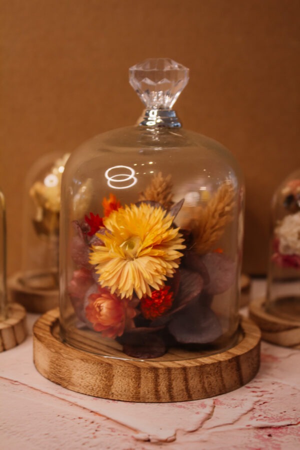 stolp met droogbloemen