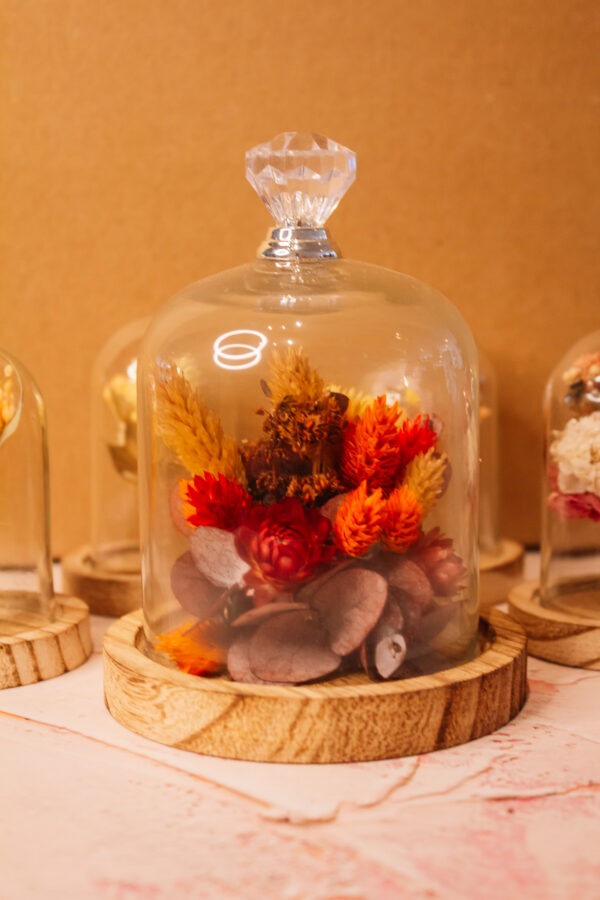 stolp met droogbloemen