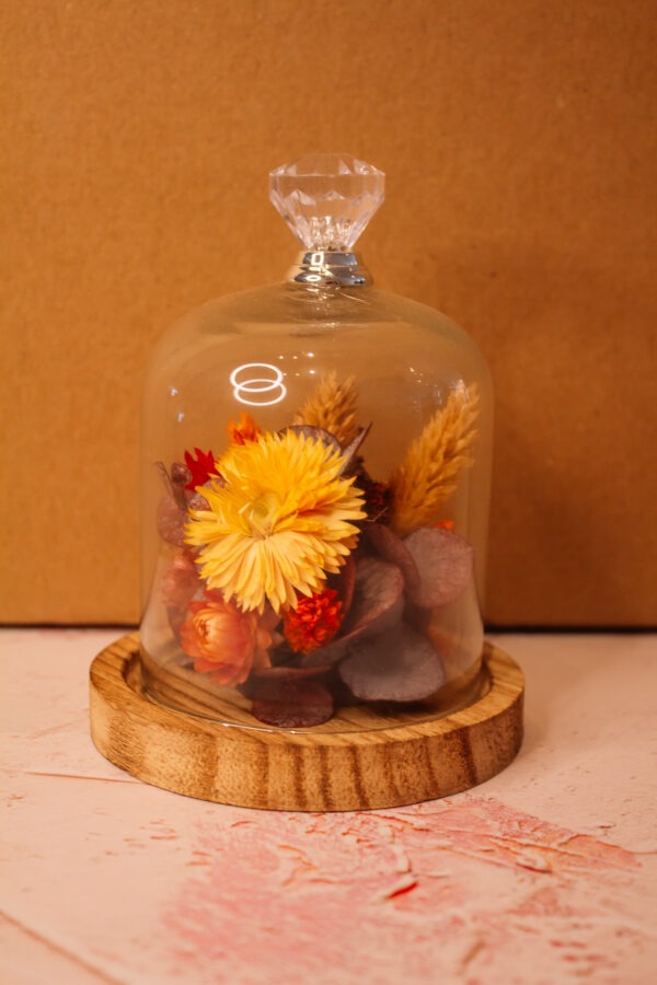 stolp met droogbloemen